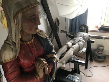 Restauratrice d’art, parfois des années de travail pour restaurer une seule pièce Restauratrice d’art, parfois des années de travail pour restaurer une seule pièce