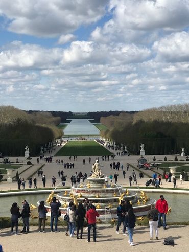 Les Grandes Eaux attirent chaque année des dizaines de milliers de visiteurs à Versailles. Les Grandes Eaux attirent chaque année des dizaines de milliers de visiteurs à Versailles.