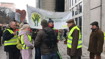 Jeudis pour le climat: la manifestation des jeunes a commencé en avance Jeudis pour le climat: la manifestation des jeunes a commencé en avance