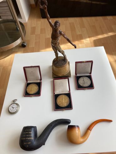 Quelques souvenirs, conservés par la famille Quelques souvenirs, conservés par la famille