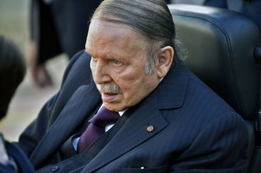 Abdelaziz Bouteflika, 81 ans, briguera un cinquième mandat à la tête de l’Algérie. Il a annoncé sa candidature à la présidentielle du 18 avril par voie de communiqué. Abdelaziz Bouteflika, 81 ans, briguera un cinquième mandat à la tête de l’Algérie. Il a annoncé sa candidature à la présidentielle du 18 avril par voie de communiqué.