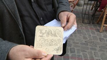 Les traces laissées par Jimi sur un carton de bières à Bruxelles Les traces laissées par Jimi sur un carton de bières à Bruxelles
