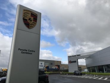 Le Kronos Porsche Centre de Gembloux est devenu trop petit avec l'élargissement de la gamme ces dernières années. Le Kronos Porsche Centre de Gembloux est devenu trop petit avec l'élargissement de la gamme ces dernières années.