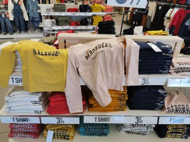 "Râleuse", "Madame je sais tout", "Monsieur génial": les t-shirts pour enfants sont-ils sexistes? "Râleuse", "Madame je sais tout", "Monsieur génial": les t-shirts pour enfants sont-ils sexistes?