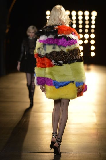 Le patchwork selon la maison Saint Laurent - Collection prêt-à-porter automne-hiver 2015-2016 Le patchwork selon la maison Saint Laurent - Collection prêt-à-porter automne-hiver 2015-2016