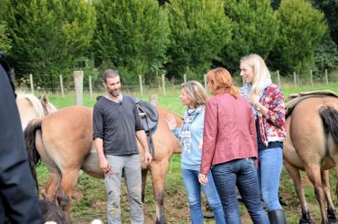 Hippothérapie et équitation adaptée dans un cadre unique et un climat familial Hippothérapie et équitation adaptée dans un cadre unique et un climat familial