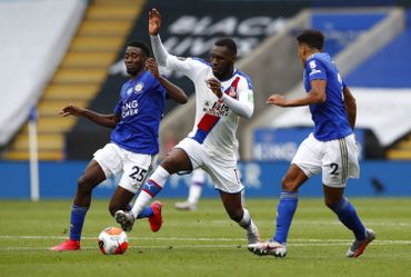 Ndidi ici en plein duel avec Christian Benteke de Crystal Palace. Ndidi ici en plein duel avec Christian Benteke de Crystal Palace.