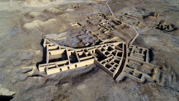 Une vue aérienne prise le 22 février 2021 montre le site où Abraham, le père de trois religions - le judaïsme, le christianisme et l'islam - serait né dans l'ancienne ville d'Ur qui se trouve maintenant dans la province de Dhi Qar, au sud de l'Irak. , à environ 375 kilomètres au sud-est de Bagdad. Une vue aérienne prise le 22 février 2021 montre le site où Abraham, le père de trois religions - le judaïsme, le christianisme et l'islam - serait né dans l'ancienne ville d'Ur qui se trouve maintenant dans la province de Dhi Qar, au sud de l'Irak. , à environ 375 kilomètres au sud-est de Bagdad.