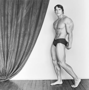 Robert Mapplethorpe - Arnold Schwarzenegger (edition of 10 + 2 AP), 1976 - silver gelatin print Robert Mapplethorpe - Arnold Schwarzenegger (edition of 10 + 2 AP), 1976 - silver gelatin print
