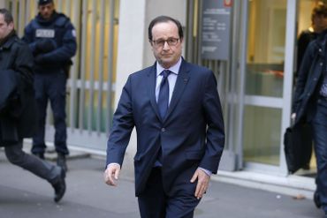 "Nous voyons bien qu'il y a là un lien, qui n'établit pas un réseau, mais simplement une même détermination des terroristes à frapper ce que nous sommes", a dit François Hollande en sortant de l'ambassade du Danemark à Paris. "Nous voyons bien qu'il y a là un lien, qui n'établit pas un réseau, mais simplement une même détermination des terroristes à frapper ce que nous sommes", a dit François Hollande en sortant de l'ambassade du Danemark à Paris.