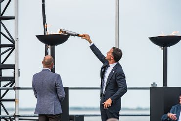 Le Premier ministre néerlandais Mark Rutte a allumé une flamme commémorative Le Premier ministre néerlandais Mark Rutte a allumé une flamme commémorative