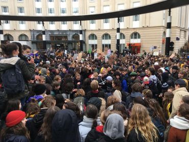 Plus de 12.500 élèves ont marché dans les rues de Bruxelles pour le climat Plus de 12.500 élèves ont marché dans les rues de Bruxelles pour le climat