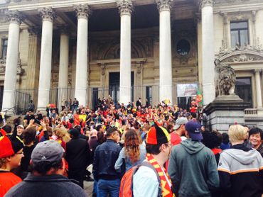 De nombreux supporters étaient rassemblés à la Bourse De nombreux supporters étaient rassemblés à la Bourse