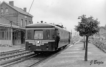 Cliché de Jacques Bazin. Arrivée à Yvoir, via la ligne 128, le 24 septembre 1957.
Source : Le Chemin de Fer du Bocq - Ligne 128 / Spoorlijn 128 (Groupe privé FB) Cliché de Jacques Bazin. Arrivée à Yvoir, via la ligne 128, le 24 septembre 1957.
Source : Le Chemin de Fer du Bocq - Ligne 128 / Spoorlijn 128 (Groupe privé FB)