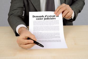 Réinsertion des ex-détenus : "J'ai falsifié mon certificat de bonne vie et moeurs!" Réinsertion des ex-détenus : "J'ai falsifié mon certificat de bonne vie et moeurs!"