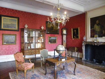 Ce superbe hôtel de maître du XVIIIe siècle, classé au patrimoine exceptionnel de Wallonie, abrite l’une des plus riches collections d’art décoratif du XVIIe au XIXe siècle accessible au public Ce superbe hôtel de maître du XVIIIe siècle, classé au patrimoine exceptionnel de Wallonie, abrite l’une des plus riches collections d’art décoratif du XVIIe au XIXe siècle accessible au public