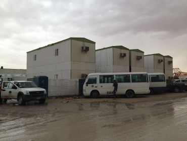 Loin du luxe de la capitale Doha, le Qatar ce sont aussi ces vieux baraquements pour ouvriers étrangers Loin du luxe de la capitale Doha, le Qatar ce sont aussi ces vieux baraquements pour ouvriers étrangers