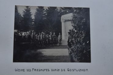 Inauguration du cimetière allemand de Gozee en 1916 avec Le gouverneur-général allemand Moritz von Bissing Inauguration du cimetière allemand de Gozee en 1916 avec Le gouverneur-général allemand Moritz von Bissing