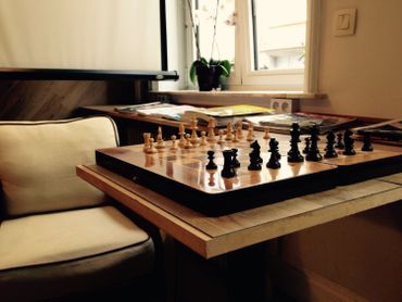Vous pouvez aussi y jouer aux échecs. Vous pouvez aussi y jouer aux échecs.