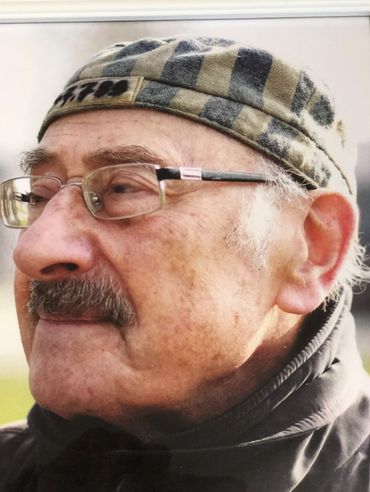 Henri Kichka lors d'une des très nombreuses visites qu'il a guidée à Auschwitz Henri Kichka lors d'une des très nombreuses visites qu'il a guidée à Auschwitz