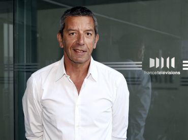 L’animateur Michel Cymes se lance dans une carrière d’acteur : suivez ses débuts sur la RTBF ! L’animateur Michel Cymes se lance dans une carrière d’acteur : suivez ses débuts sur la RTBF !