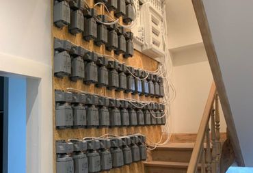 L'installation électrique dépassait largement le cadre d'une maison "normale". L'installation électrique dépassait largement le cadre d'une maison "normale".