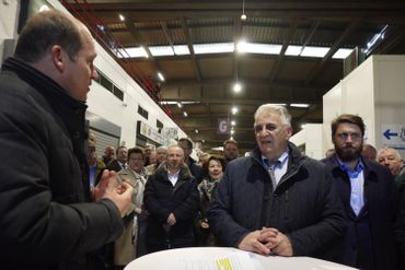 Philippe Close, Jean-Pierre Bruneau et les autres participants à l'inauguration de la halle Philippe Close, Jean-Pierre Bruneau et les autres participants à l'inauguration de la halle