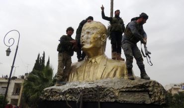 La statue d'Hafez al-Assad à Idlib La statue d'Hafez al-Assad à Idlib