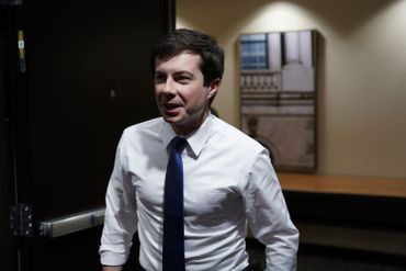 Gay, chrétien et vétéran d’Afghanistan, qui est Pete Buttigieg, le candidat démocrate surprise anti-Trump Gay, chrétien et vétéran d’Afghanistan, qui est Pete Buttigieg, le candidat démocrate surprise anti-Trump
