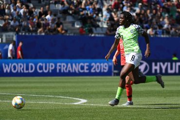 Asisat Oshoala sous le maillot du Nigéria à la Coupe du Monde féminine 2019 Asisat Oshoala sous le maillot du Nigéria à la Coupe du Monde féminine 2019
