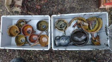 Une batterie de cuisine du 18e siècle tirée d'une des latrines fouillées récemment. Une batterie de cuisine du 18e siècle tirée d'une des latrines fouillées récemment.