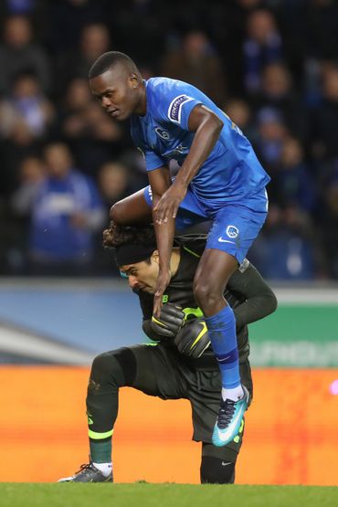 Mbwana Samatta et Guillermo Ochoa Mbwana Samatta et Guillermo Ochoa