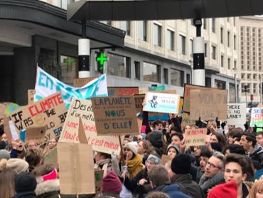 Cette troisième édition de la marche "Youth for Climate" s'est faite "toutes pancartes dehors"