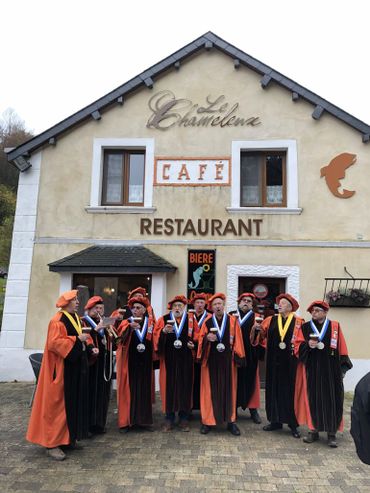 Le Chameleux est aussi « Ambassadeur » de la bière d’Orval et un lieu prisé par les membres de la Confrérie des Sossons d’Orvaulx. - © Tous droits réservés Le Chameleux est aussi « Ambassadeur » de la bière d’Orval et un lieu prisé par les membres de la Confrérie des Sossons d’Orvaulx. - © Tous droits réservés