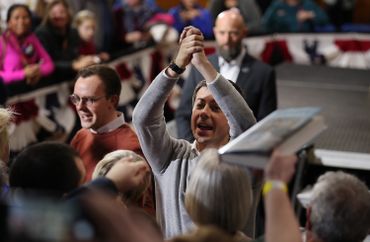 Gay, chrétien et vétéran d’Afghanistan, qui est Pete Buttigieg, le candidat démocrate surprise anti-Trump Gay, chrétien et vétéran d’Afghanistan, qui est Pete Buttigieg, le candidat démocrate surprise anti-Trump
