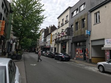 Dans la "petite Anatolie", quartier à cheval sur Saint-Josse et Schaerbeek, le lien reste fort entre les habitants belgo-turcs et leur pays d'origine. Dans la "petite Anatolie", quartier à cheval sur Saint-Josse et Schaerbeek, le lien reste fort entre les habitants belgo-turcs et leur pays d'origine.