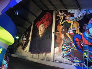 Les peintures "Tête de satyre " (Rubens), "L'homme au turban rouge" (Van Eyck) et "La chute des anges rebelles" (Brueghel l'Ancien) reproduit par le graffeur italien Andrea Les peintures "Tête de satyre " (Rubens), "L'homme au turban rouge" (Van Eyck) et "La chute des anges rebelles" (Brueghel l'Ancien) reproduit par le graffeur italien Andrea