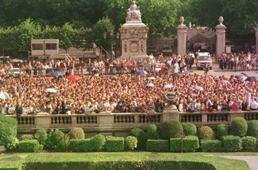Foule sur la Place des Palais Foule sur la Place des Palais