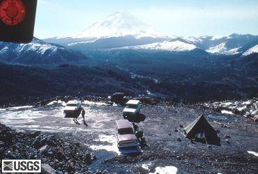 Le camp de base de Coldwter Ridge, à 10 kilomètres du Mont Saint Helens où les volcanologues installeront leur observatoire. Le camp de base de Coldwter Ridge, à 10 kilomètres du Mont Saint Helens où les volcanologues installeront leur observatoire.
