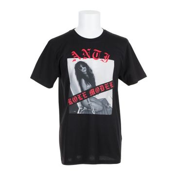 Les t-shirts et hoodies avec Rihanna nue vont être difficile à porter en public Les t-shirts et hoodies avec Rihanna nue vont être difficile à porter en public