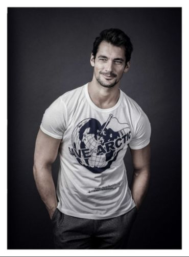 David Gandyporte le t-shirt Save the Arctic. David Gandyporte le t-shirt Save the Arctic.