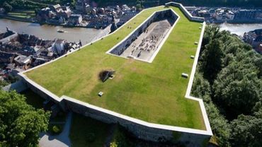 La citadelle de Dinant a été édifiée en 1818, sur l'emplacement d'un fort démantelé construit par Vauban La citadelle de Dinant a été édifiée en 1818, sur l'emplacement d'un fort démantelé construit par Vauban