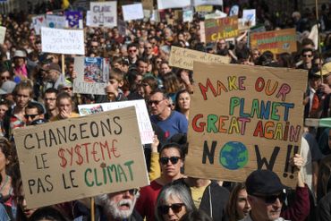 Plus de 350.000 personnes dans 220 villes de France se sont rassemblées pour dénoncer l’inaction du gouvernement français. Plus de 350.000 personnes dans 220 villes de France se sont rassemblées pour dénoncer l’inaction du gouvernement français.