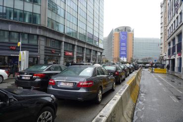 Le rond-point Schuman bloqué par les taxis. Le rond-point Schuman bloqué par les taxis.