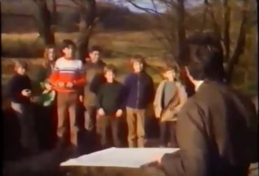 Louis Toussaint avec ses élèves, sur le terrain. Louis Toussaint avec ses élèves, sur le terrain.