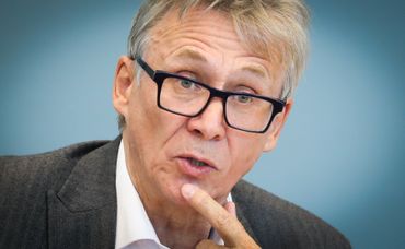 Huub Broers,emblématique bourgmestre de Fourons depuis deux décennie, prend sa retraite mayorale. Huub Broers,emblématique bourgmestre de Fourons depuis deux décennie, prend sa retraite mayorale.