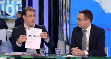 David Clarinval (MR), montre le type d'offres frauduleuses qu'il reçoit, en tant que chef d'entreprise David Clarinval (MR), montre le type d'offres frauduleuses qu'il reçoit, en tant que chef d'entreprise