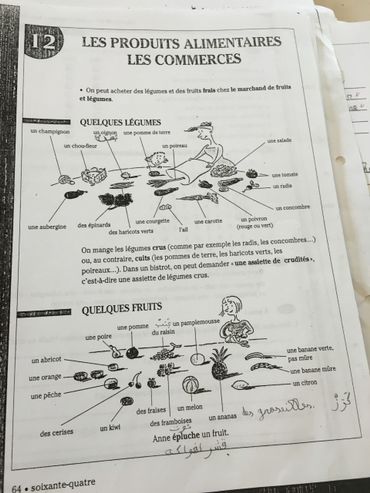 Pour mieux retenir leurs leçons, les étudiants s'aident d'annotations dans leur langue maternelle. Pour mieux retenir leurs leçons, les étudiants s'aident d'annotations dans leur langue maternelle.