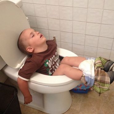 10 photos qui montrent que les enfants s'endorment vraiment partout