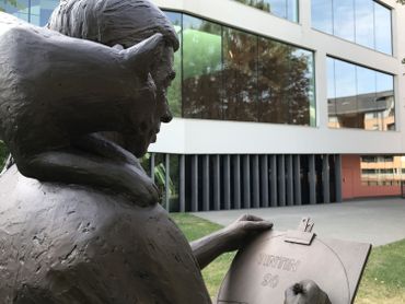 La statue d'Hergé inaugurée récemment devant le musée à LLN La statue d'Hergé inaugurée récemment devant le musée à LLN